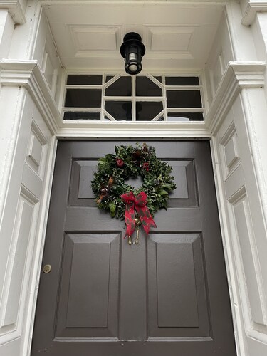 Large House with Garden & Outdoor Furniture - Ideal for Families & Dog Friendly