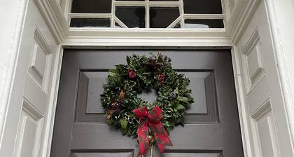 Large House with Garden & Outdoor Furniture - Ideal for Families & Dog Friendly