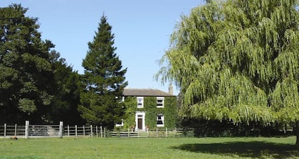 Large House with Garden & Outdoor Furniture - Ideal for Families & Dog Friendly