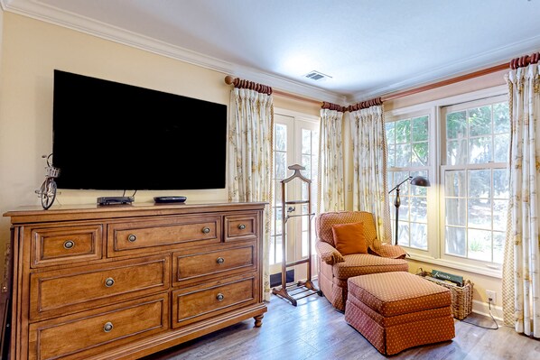 TV, fireplace, DVD player