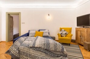 1 bedroom, desk, bed sheets