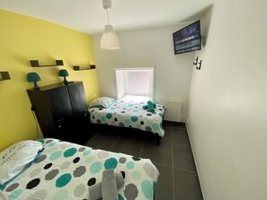 2 bedrooms, soundproofing, iron/ironing board, free WiFi