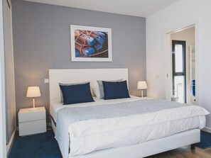 3 bedrooms, travel crib, free WiFi, bed sheets