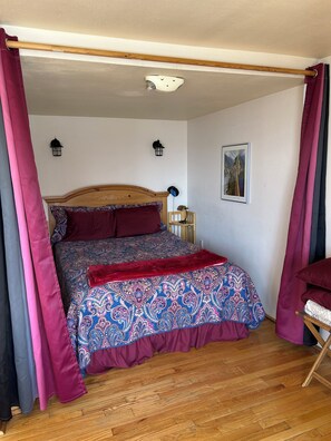 1 chambre, fer et planche à repasser, accès au Wi-Fi (inclus)
