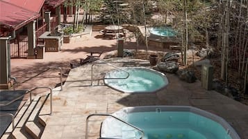Bañera de hidromasaje exterior