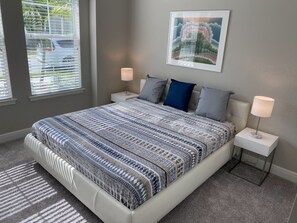 3 slaapkamers, een kluis op de kamer, een strijkplank/strijkijzer, wifi