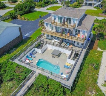 Linda's Lanai, a premiere Emerald Isle ocean front beach rental!