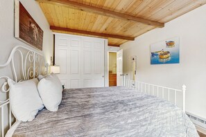 1 chambre, fer et planche à repasser, accès Internet, draps fournis