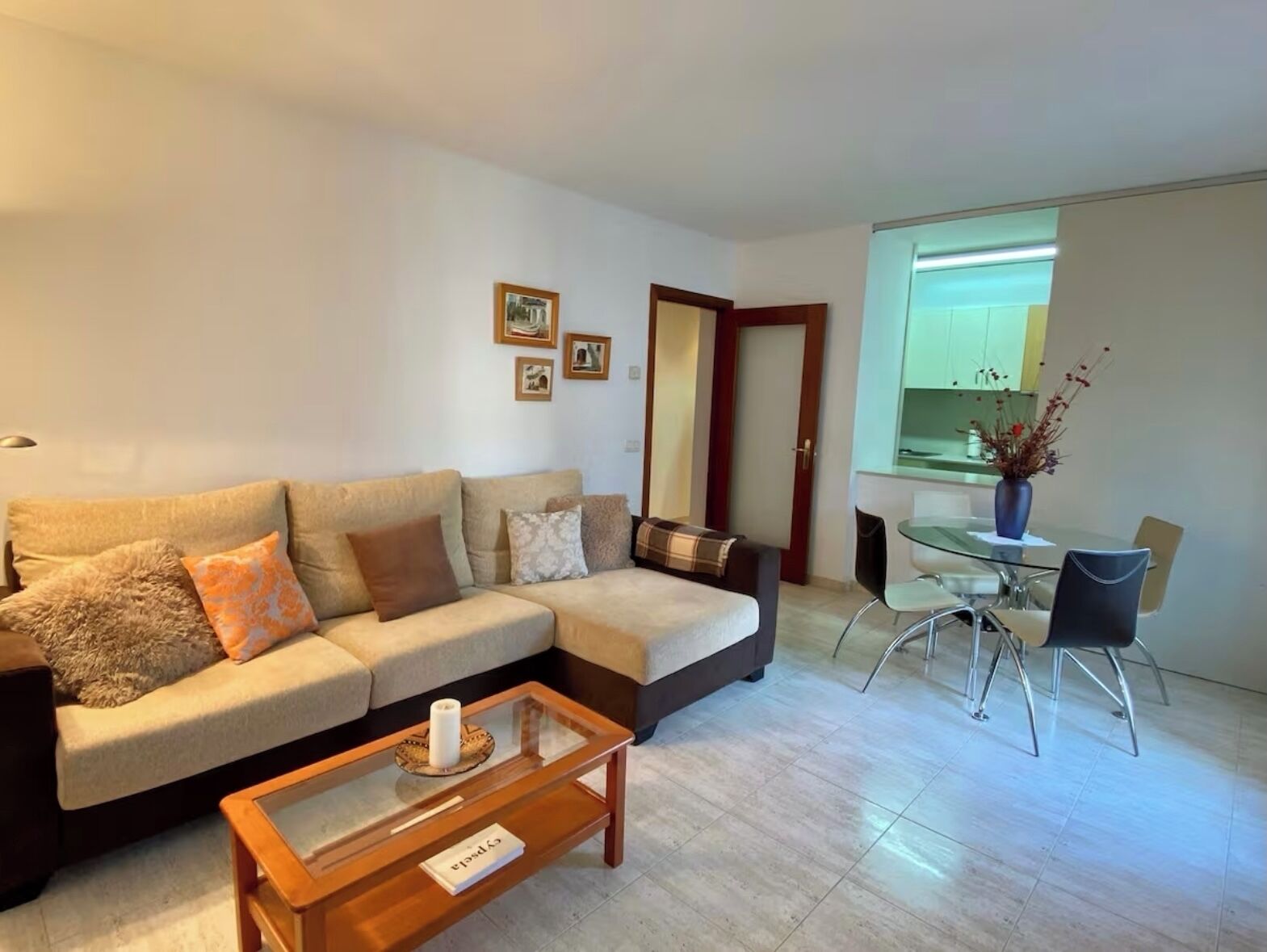 Una Smart TV, libros