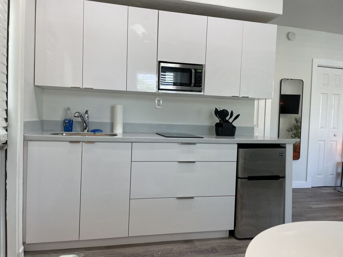 Fridge, microwave, stovetop, coffee/tea maker