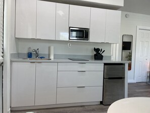 Fridge, microwave, stovetop, coffee/tea maker