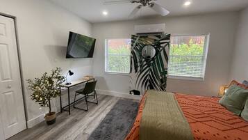 1 habitación, escritorio, tabla de planchar con plancha y wifi gratis