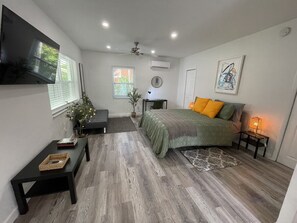 1 habitación, escritorio, tabla de planchar con plancha y wifi gratis 