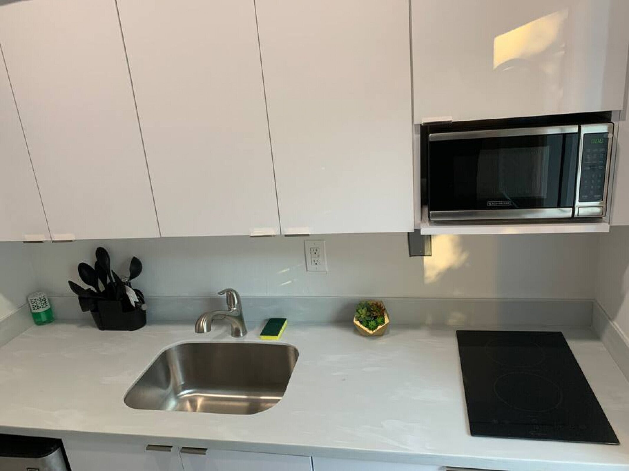 Fridge, microwave, stovetop, coffee/tea maker