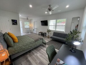 1 bedroom, desk, iron/ironing board, free WiFi - 526 · Beautiful and Spacious studio - Casa Habana (Little Habana)