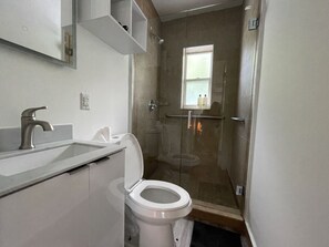Hair dryer, towels, soap, shampoo - 526 · Beautiful and Spacious studio - Casa Habana (Little Habana)