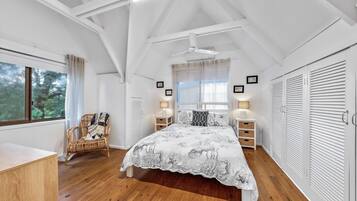 3 makuuhuonetta, silitysrauta/-lauta, ilmainen Wi-Fi, vuodevaatteet