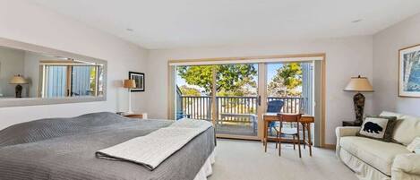 3 bedrooms, desk, iron/ironing board, WiFi
