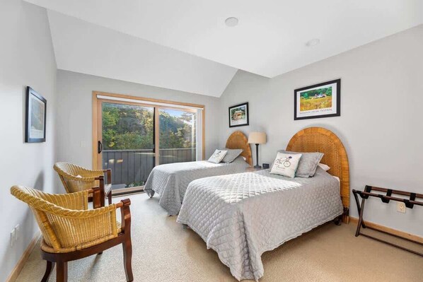 3 bedrooms, desk, iron/ironing board, WiFi