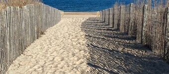 Oceanside 2bed 2bath condo, close to beach & perfect for families!