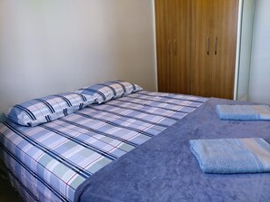 2 quartos, ferros/tábuas de passar roupa, Wi-Fi, roupa de cama