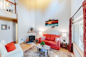 Fernseher, Kamin, DVD-Player, Videothek