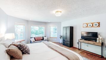 3 habitaciones, tabla de planchar con plancha, internet y ropa de cama