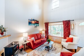 Fernseher, Kamin, DVD-Player, Videothek