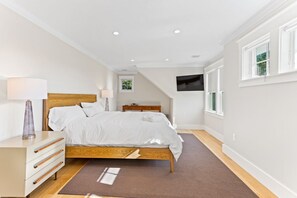 8 habitaciones, tabla de planchar con plancha, wifi y ropa de cama 