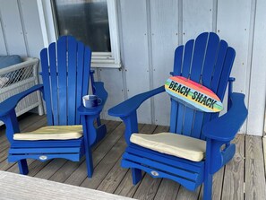 Property grounds - Charming oceanfront cottage, pet friendly, private walkway to the beach (Ocean Isle Beach)