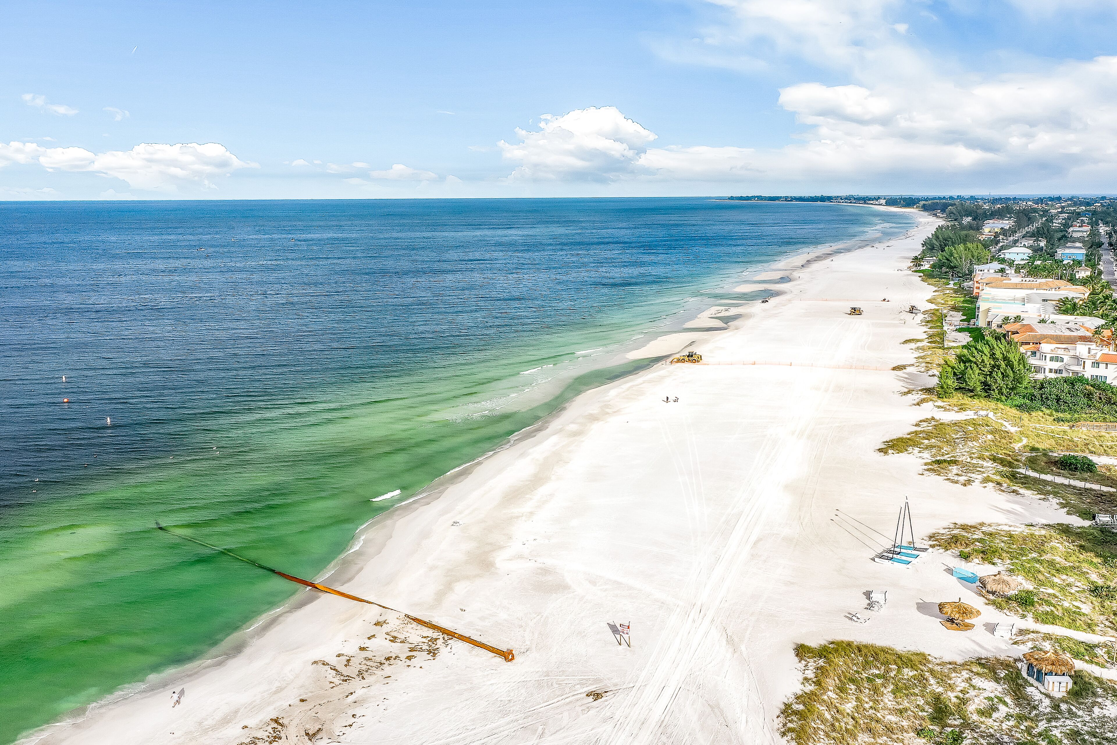 Playa en los alrededores y toallas de playa 