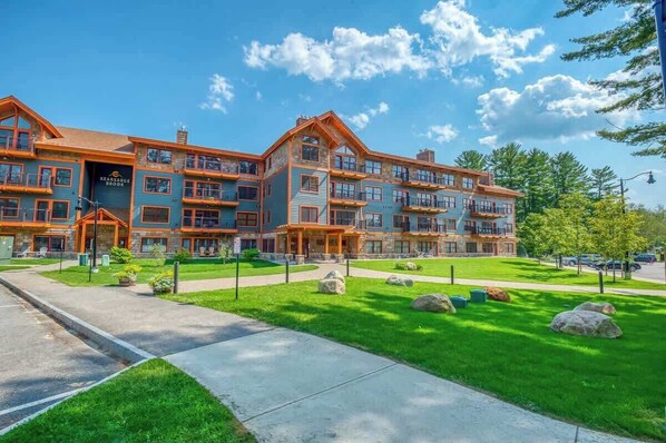 Exterior - True Upscale Ski In & Out Condo with Pool & Hot Tub (Conway)