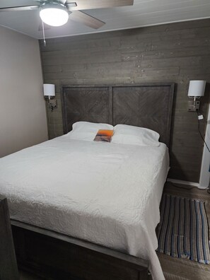 2 bedrooms, iron/ironing board, travel cot, free WiFi - A families Paradise awaits you, steps away from the Beach (Miramar Beach)