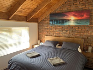 4 bedrooms, desk, iron/ironing board, free WiFi