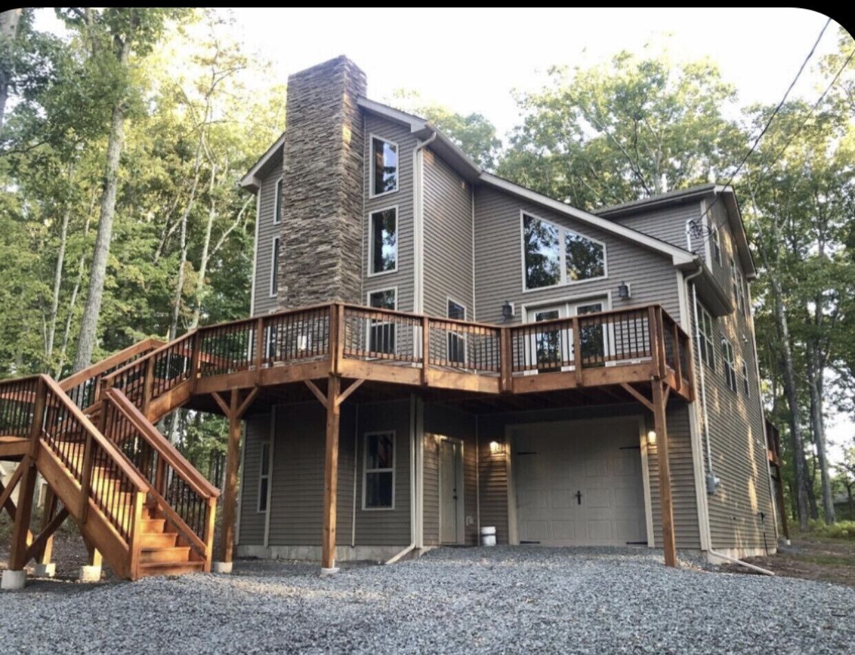 The Perfect Mountain-Swim-ski-hike-Chefs kitchen-Modern new built and cozy !!
