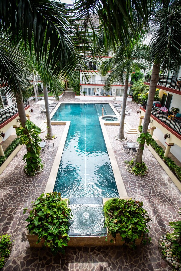 Piscine extérieure, piscine chauffée