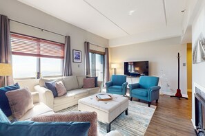Fernseher, Kamin, DVD-Player, Bücher