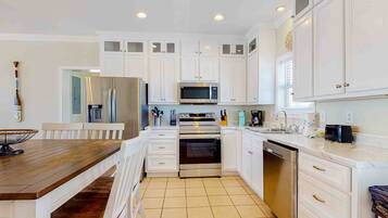 KylskÄp, mikrovÄgsugn, ugn och spishÀll