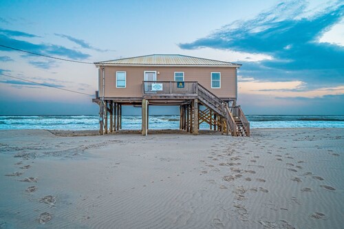 Spacious, Beachfront Home w/ Free WiFi, Central A/C, & a Furnished Deck