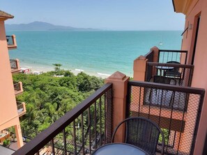 Property grounds - Luxury side studio in Jurerê Beach Village (SC)