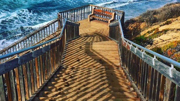 A wooden boardwalk leading to a bench overlooking the ocean. - Casa Surfside-Walk 2 Beach, Spa, Close to Legoland (Carlsbad)