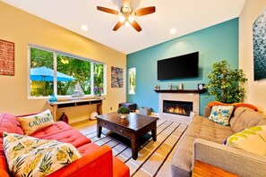 Smart TV, fireplace, video games, DVD player - Casa Surfside-Walk 2 Beach, Spa, Close to Legoland (Carlsbad)