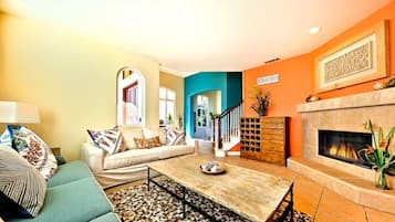 Televisor intel·ligent, llar de foc, videojocs i reproductor de DVD