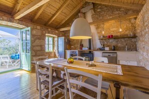 Frigorífic, forn, placa de cuina i rentaplats 