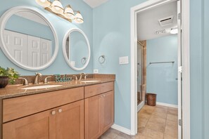 Combined shower/bathtub, hair dryer, towels - Beautiful ocean & beach views, oceanfront condo w/pool, sundeck, family friendly-North Myrtle Beach (North Myrtle Beach)