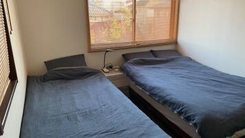 4 camere, una scrivania, ferro/asse da stiro, Wi-Fi gratuito