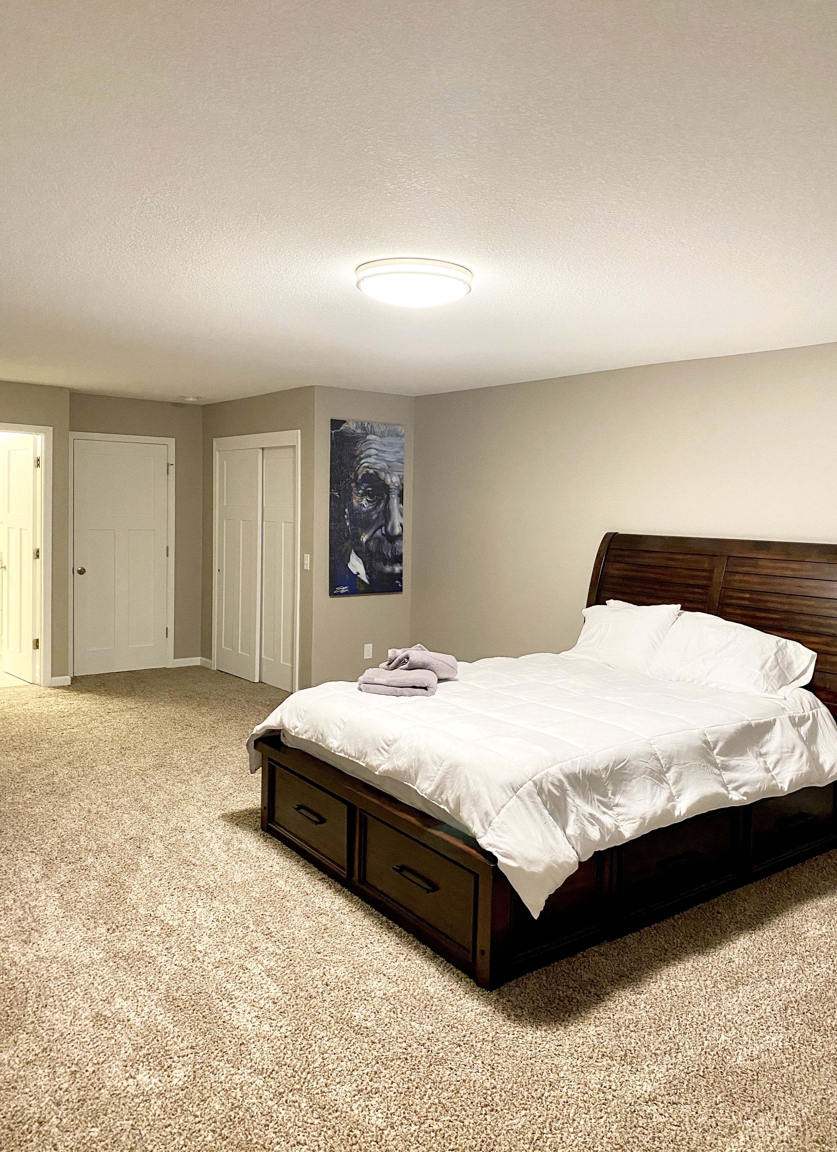 3 bedrooms, iron/ironing board, travel crib, WiFi (free)