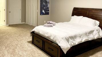 3 bedrooms, iron/ironing board, travel crib, WiFi (free)