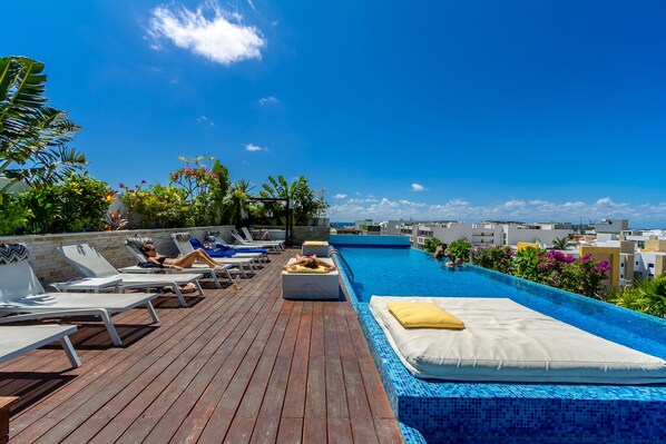 Outdoor pool, a heated pool