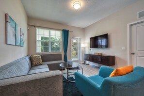 TV - VCR2-107 - Epic Universe - Nature View (Orlando)